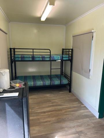 Territory Manor Motel & Caravan Park Mataranka Quarto foto